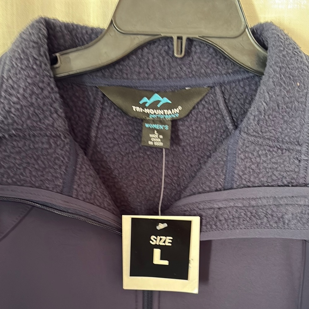 Blue Ski & Snow Jacket with Plush Texture and Full-Length Zipper